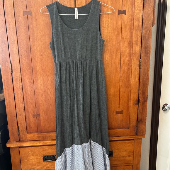 Vanilla Bay long dress perfect for any occasion. Dressy or casual. - Picture 2 of 4